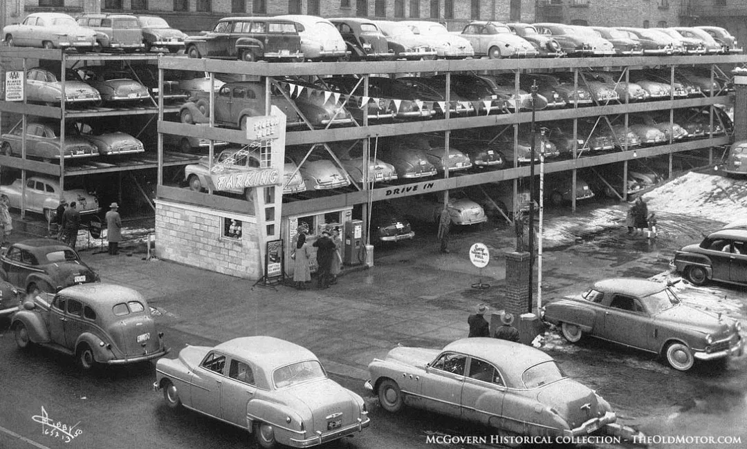 Historic paternoster parking lift system